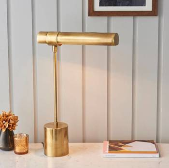 Elegancka, złota, gabinetowa lampa stołowa Hiero. Endon Lighting