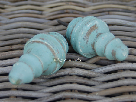 Turkusowa duża rustykalna gałka.