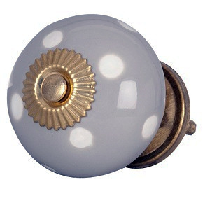 Szara gałka w białe groszki. 62552