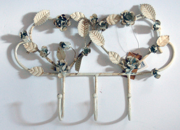 Uroczy wieszak serca w róźyczki