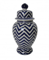 Ceramiczna, granatowo - biała, szewronowa amfora - wazon M-ka.