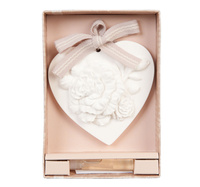 Zapachowe serduszko z różą plus perfum do garderoby.