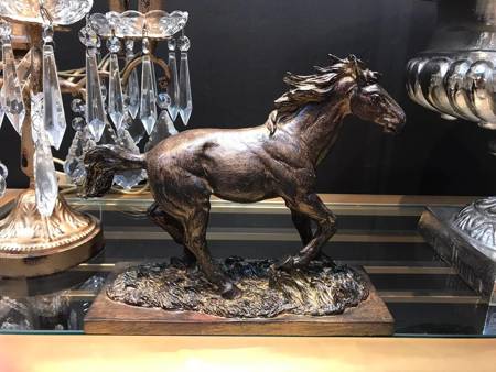 Figura - koń w galopie - prezent dla wielbicieli koni